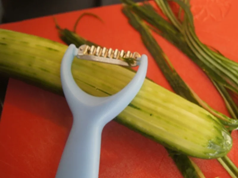 Rezept: Heringsfilet in Sahnesauce mit Kümmel-Pellkartoffel-Drillingen und Gurkensalat Bild Nr. 6 Heringsfilet in Sahnesauce mit Kümmel-Pellkartoffel-Drillingen und Gurkensalat - Rezept - Bild Nr. 6