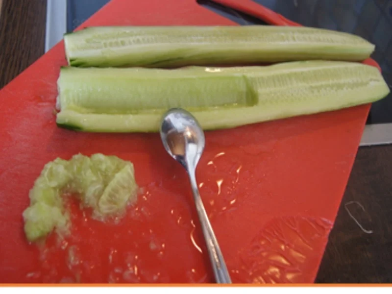 Rezept: Heringsfilet in Sahnesauce mit Kümmel-Pellkartoffel-Drillingen und Gurkensalat Bild Nr. 7 Heringsfilet in Sahnesauce mit Kümmel-Pellkartoffel-Drillingen und Gurkensalat - Rezept - Bild Nr. 7