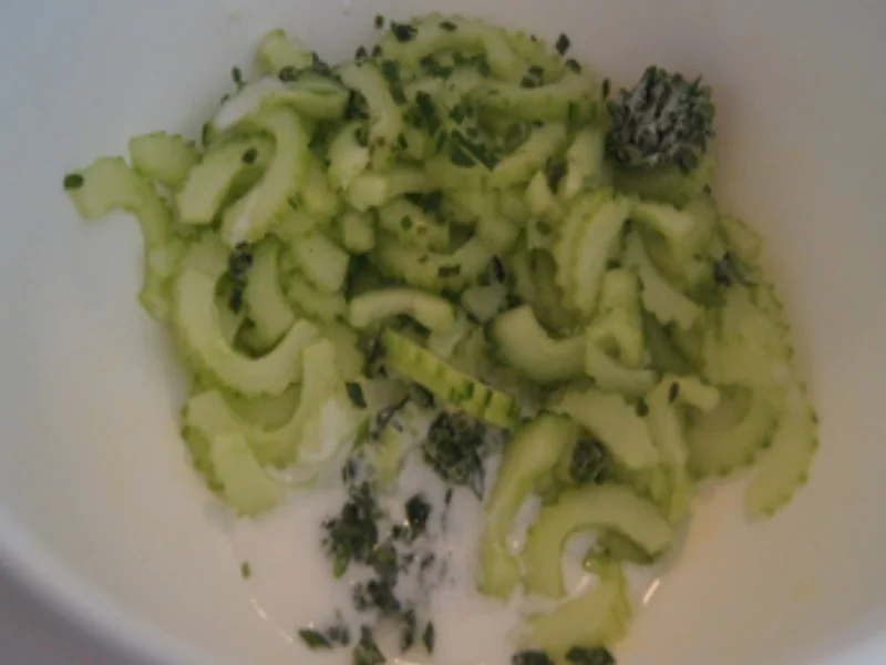 Rezept: Heringsfilet in Sahnesauce mit Kümmel-Pellkartoffel-Drillingen und Gurkensalat Bild Nr. 9 Heringsfilet in Sahnesauce mit Kümmel-Pellkartoffel-Drillingen und Gurkensalat - Rezept - Bild Nr. 9