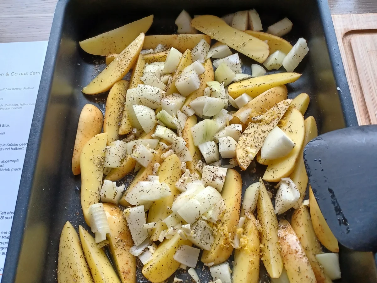 Hähnchenkeulen aus dem Backofen mit leckeren Begleitern - Rezept - Bild Nr. 17018