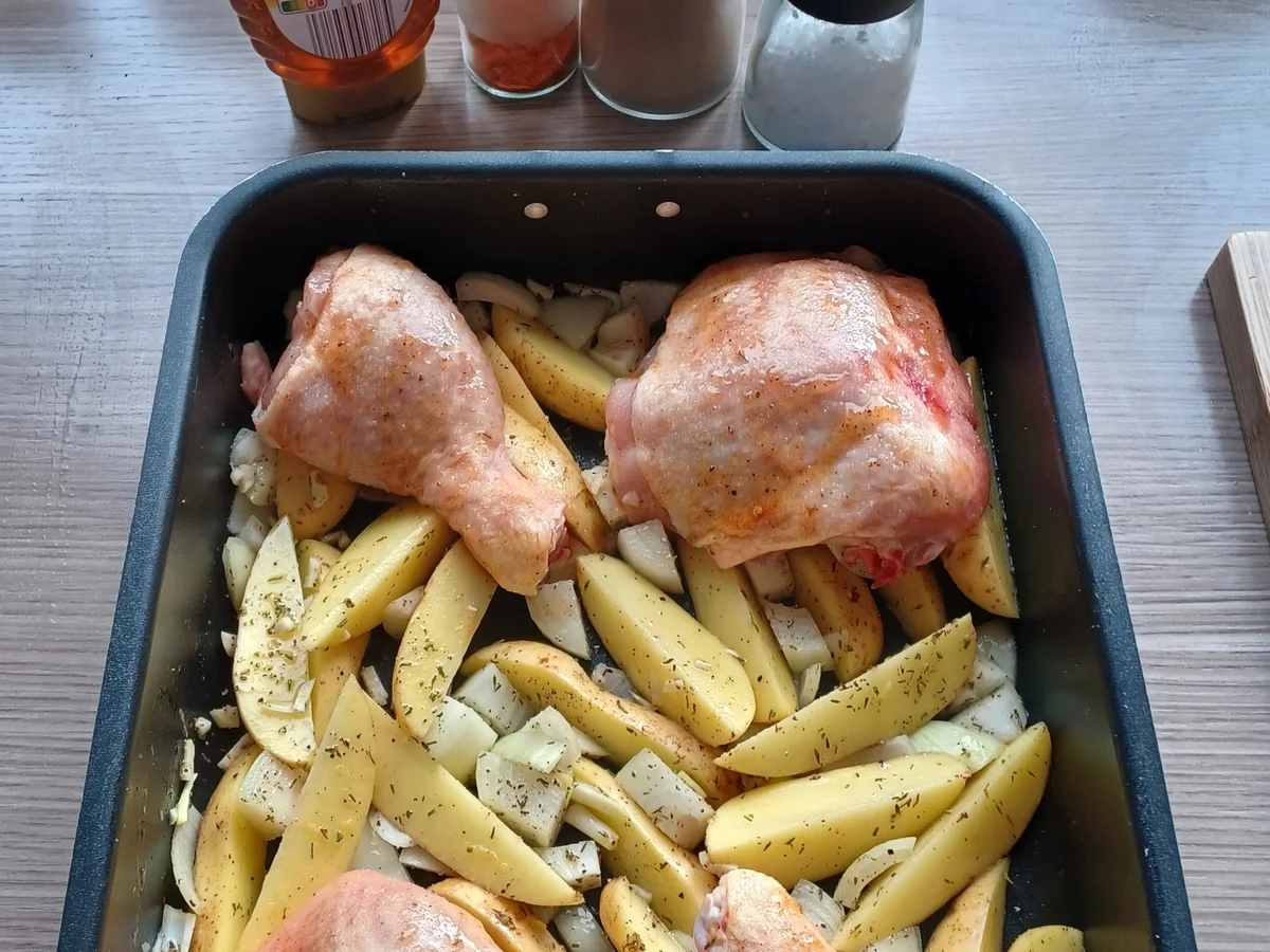 Hähnchenkeulen aus dem Backofen mit leckeren Begleitern - Rezept - Bild Nr. 17019