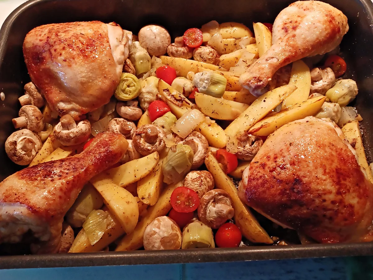 Hähnchenkeulen aus dem Backofen mit leckeren Begleitern - Rezept - Bild Nr. 17017