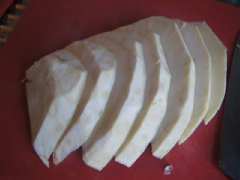 Knusper-Fischfilet mit Zuckererbsen und Rahm-Selleriestampf - Rezept - Bild Nr. 17038