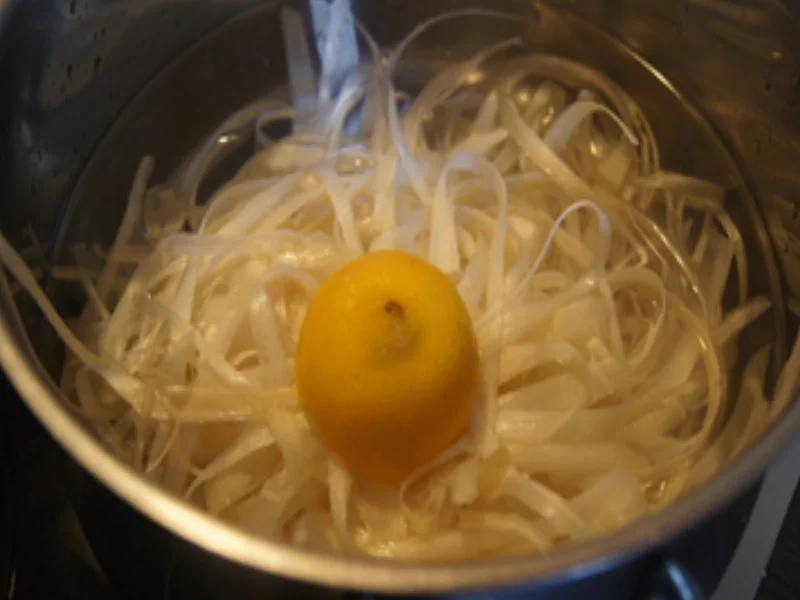 Spargel mit Sambal-Hollandaise, Putenhackfleischfrikadellen und Petersilien-Drillingen - Rezept - Bild Nr. 5