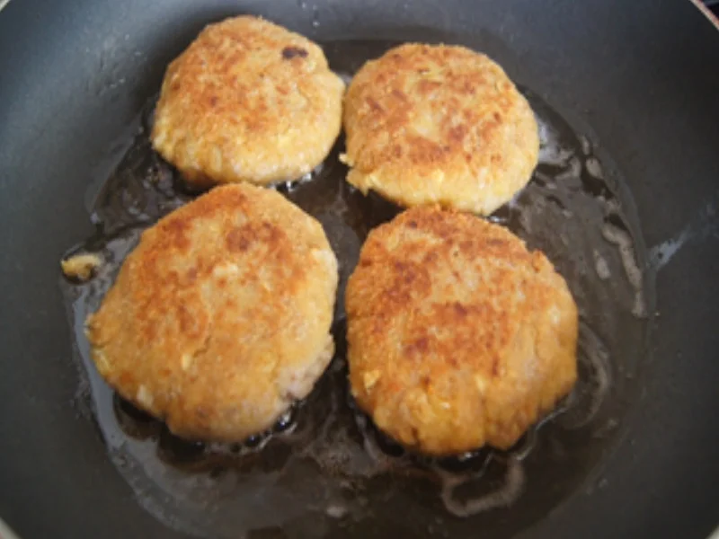 Spargel mit Sambal-Hollandaise, Putenhackfleischfrikadellen und Petersilien-Drillingen - Rezept - Bild Nr. 15