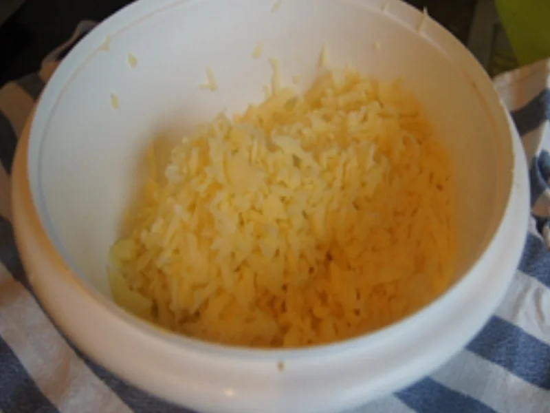 Reibepuffer mit Apfelmus und Schmand-Meerrettich-Dip - Rezept - Bild Nr. 5