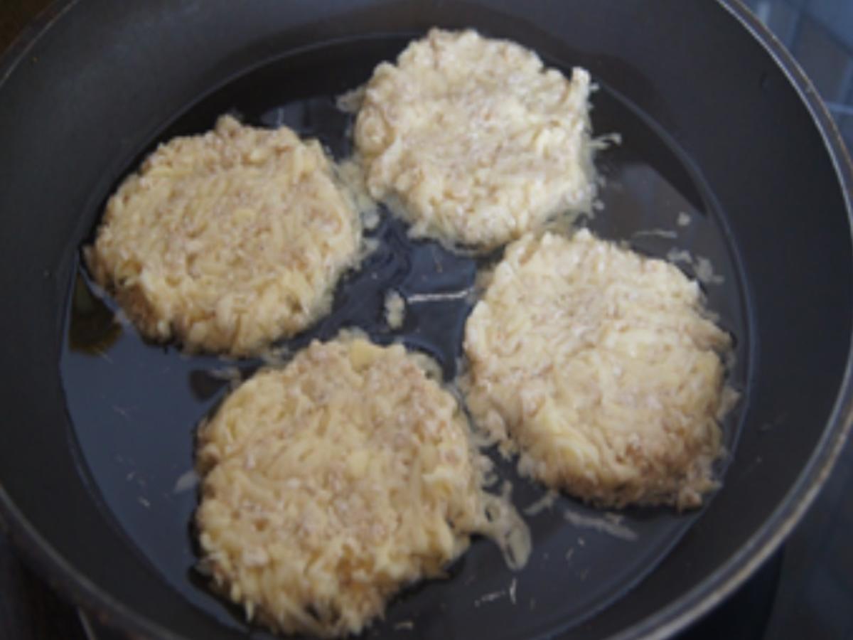 Reibepuffer mit Apfelmus und Schmand Meerrettich Dip - einfach - von ...