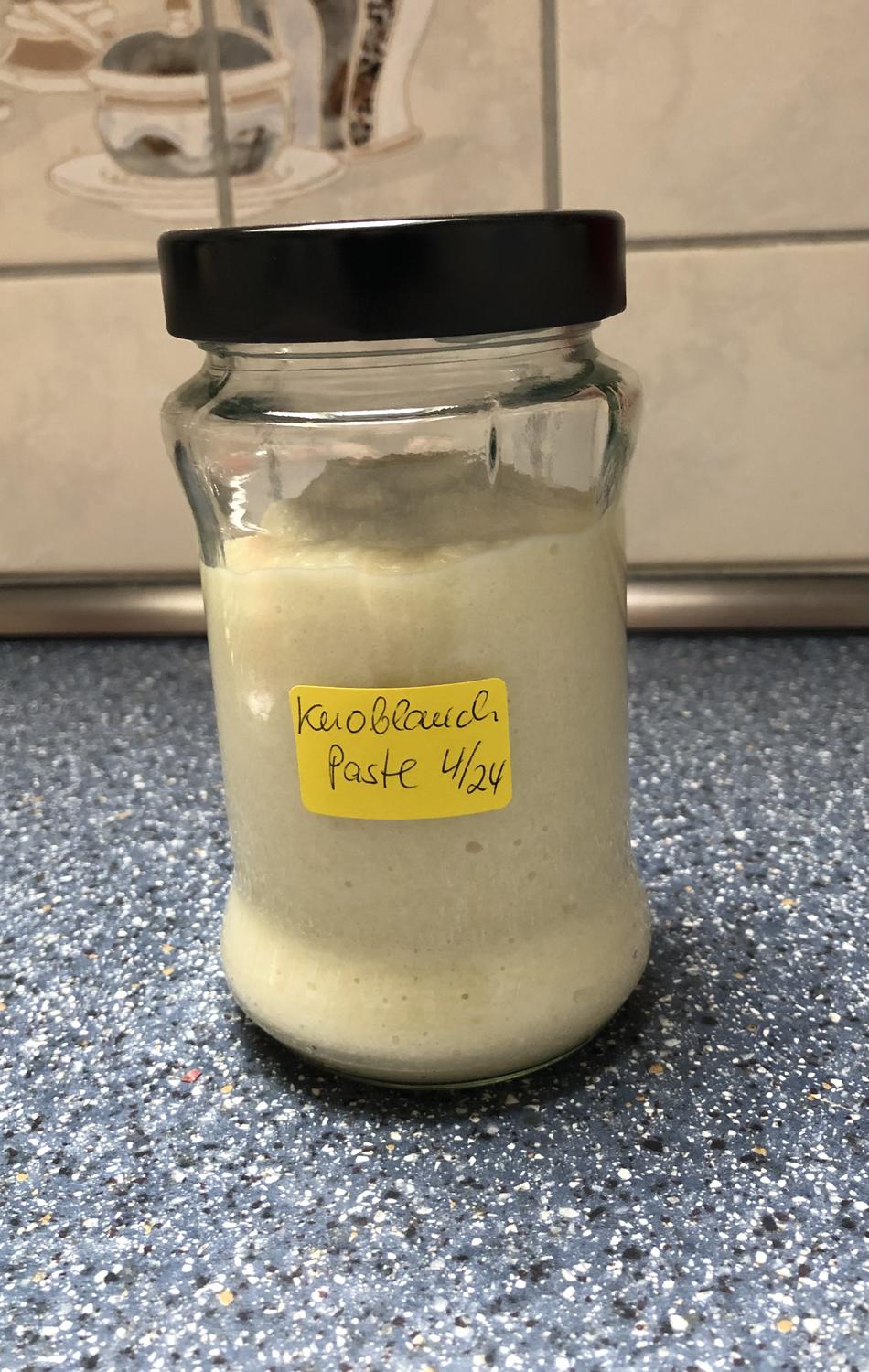 Knoblauchpaste gut dosierbar und lange haltbar - Rezept mit Bild ...
