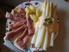 Spargel mit Sambal-Hollandaise, Schinken-duett und Kümmel-Pellkartoffel-Drillingen - Rezept - Bild Nr. 2