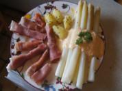 Spargel mit Sambal-Hollandaise, Schinken-duett und Kümmel-Pellkartoffel-Drillingen - Rezept - Bild Nr. 2