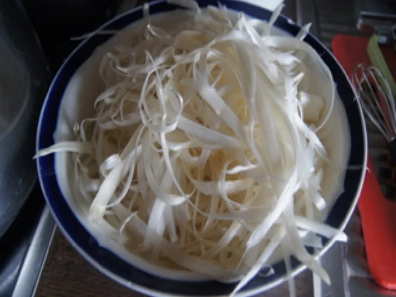 Spargel mit Sambal-Hollandaise, Schinken-duett und Kümmel-Pellkartoffel-Drillingen - Rezept - Bild Nr. 4