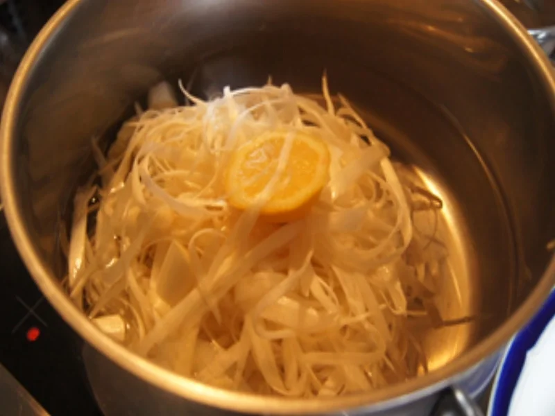 Spargel mit Sambal-Hollandaise, Schinken-duett und Kümmel-Pellkartoffel-Drillingen - Rezept - Bild Nr. 6