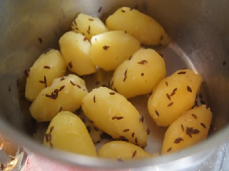 Spargel mit Sambal-Hollandaise, Schinken-duett und Kümmel-Pellkartoffel-Drillingen - Rezept - Bild Nr. 9