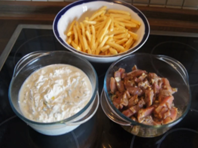 Rezept: Gyros de luxe mit Pommes Frites und Zaziki Bild Nr. 17044 Gyros de luxe mit Pommes Frites und Zaziki - Rezept - Bild Nr. 17044