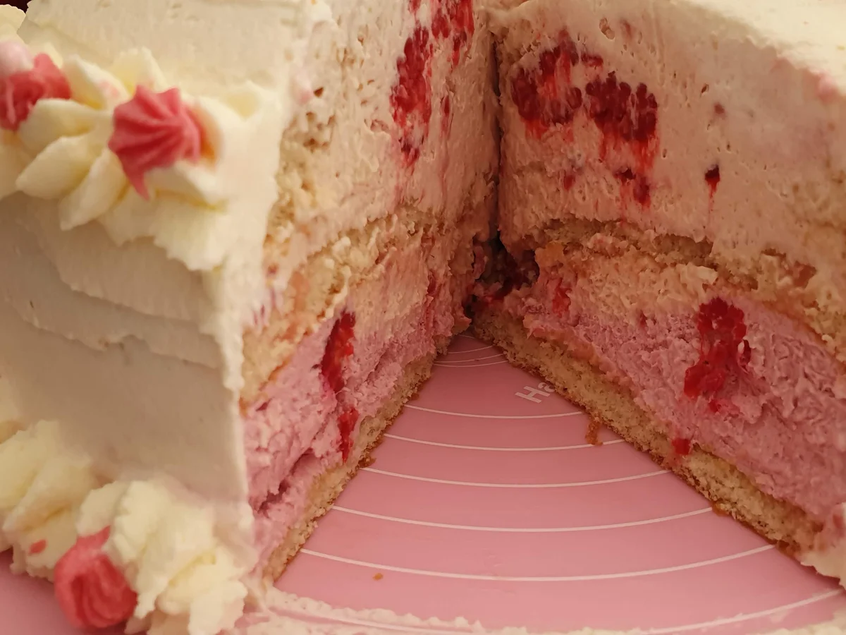 Rezept: Himbeer Total ist eine besondere fruchtige Torte Bild Nr. 17038 Himbeer Total ist eine besondere fruchtige Torte - Rezept - Bild Nr. 17038