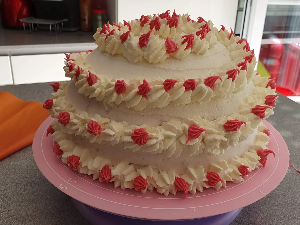 Rezept: Himbeer Total ist eine besondere fruchtige Torte Bild Nr. 17044 Himbeer Total ist eine besondere fruchtige Torte - Rezept - Bild Nr. 17044