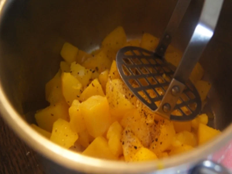 Frikadellen mit Wachteleiern, Kenia-Bohnen und Kartoffelstampf - Rezept - Bild Nr. 17046