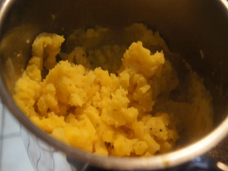 Frikadellen mit Wachteleiern, Kenia-Bohnen und Kartoffelstampf - Rezept - Bild Nr. 17047