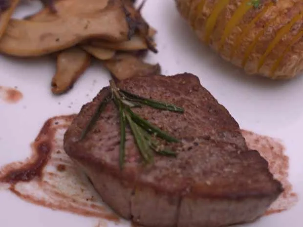 Rezept: Rinderfilet mit Kartoffeln und Kräuterseitlingen Bild Nr. 17037 Rinderfilet mit Kartoffeln und Kräuterseitlingen - Rezept - Bild Nr. 17037