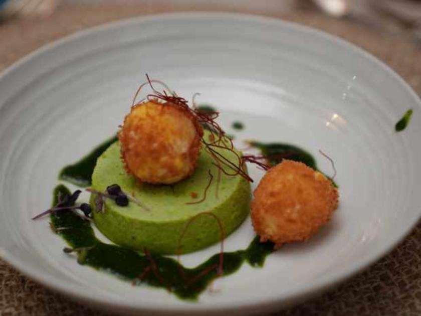 Erbsenflan mit Minzpesto und frittiertes Onsen Ei - von Das perfekte Dinner