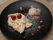 Baiser-Rolle mit Himbeeren und Rosensorbet - Rezept - Bild Nr. 17037