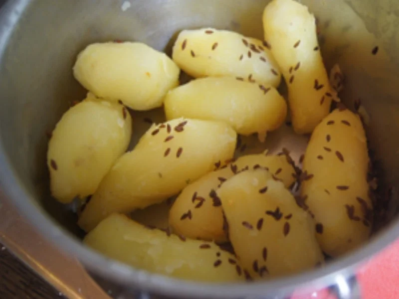 Steinpilz-Hackfleisch-Pfanne mit Kümmel-Pellkartoffeln - Rezept - Bild Nr. 16