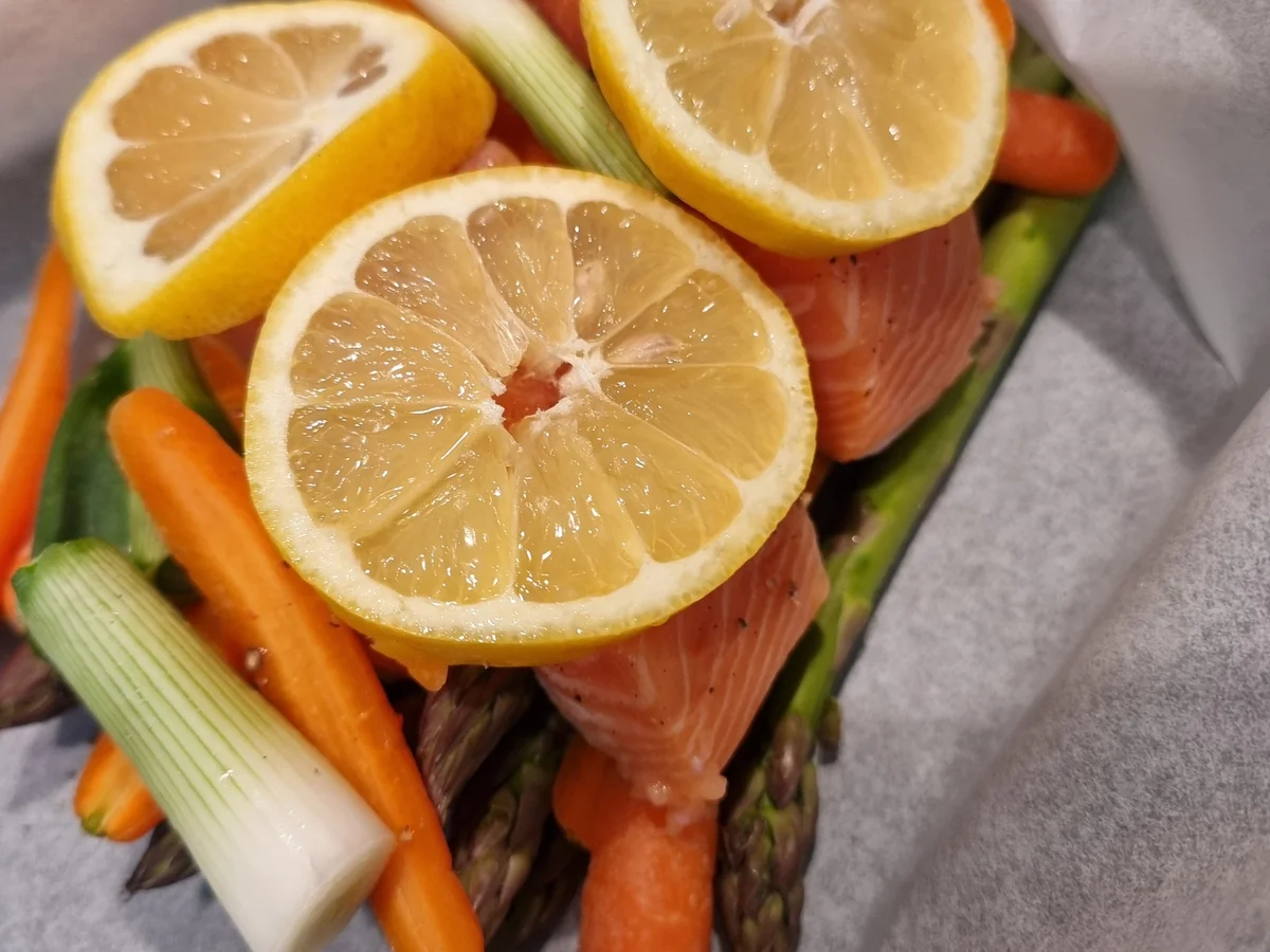 Rezept: Spargel-Lachs-Päckchen Bild Nr. 17039 Spargel-Lachs-Päckchen - Rezept - Bild Nr. 17039