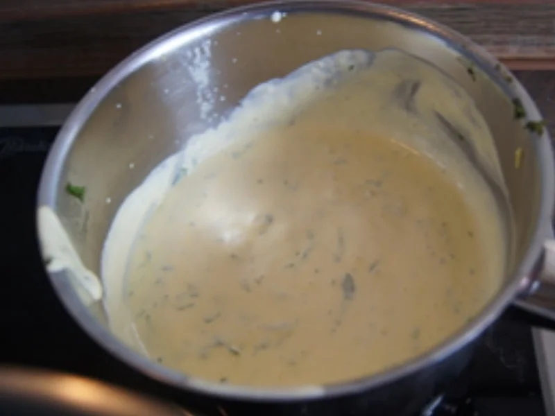 Rezept: Spargelduo mit Schinkentrio, Koriander-Hollandaise und Frühkartoffel-Pilzen Bild Nr. 11 Spargelduo mit Schinkentrio, Koriander-Hollandaise und Frühkartoffel-Pilzen - Rezept - Bild Nr. 11