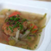 Hausgemachte Rindssuppe mit Kaspressknödeln auf frischem Gemüse - Rezept - Bild Nr. 3