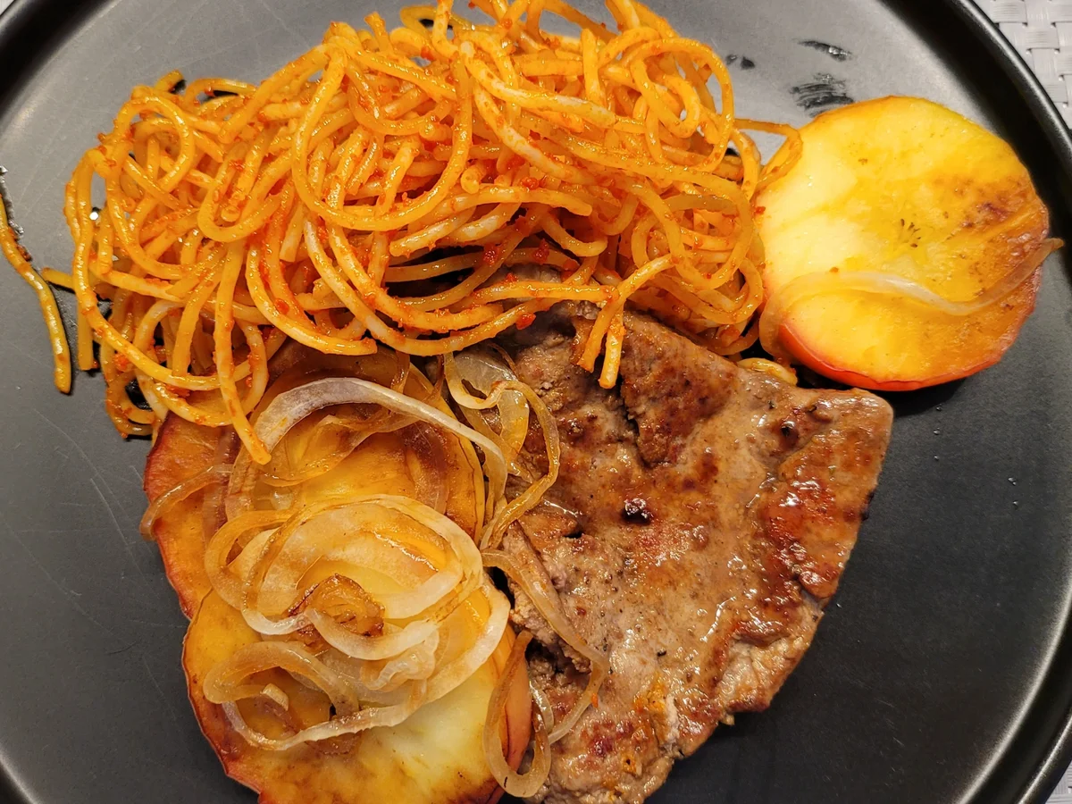 Rezept: Kalbsleber; Pasta; Apfel und Zwiebel Bild Nr. 17043 Kalbsleber; Pasta; Apfel und Zwiebel - Rezept - Bild Nr. 17043