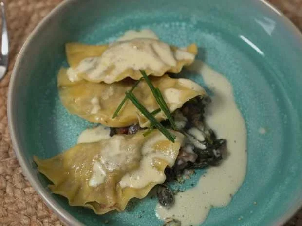 Tafelspitzravioli mit Blattspinat und Krenschaum - Rezept - Bild Nr. 17038