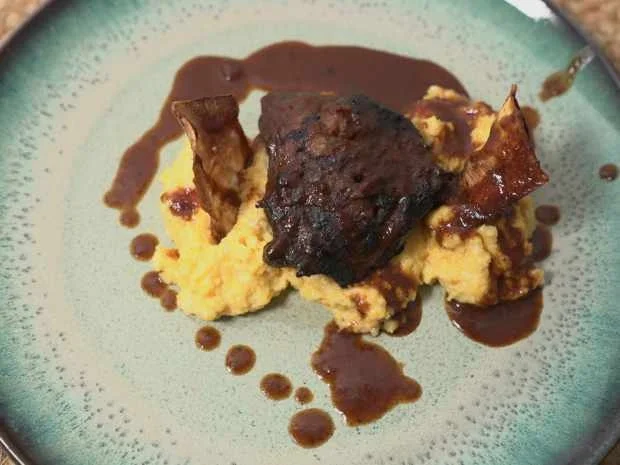 Rezept: Geschmorte Kalbsbackerl mit Parmesanpolenta und Wildbrokkoli Bild Nr. 17038 Geschmorte Kalbsbackerl mit Parmesanpolenta und Wildbrokkoli - Rezept - Bild Nr. 17038