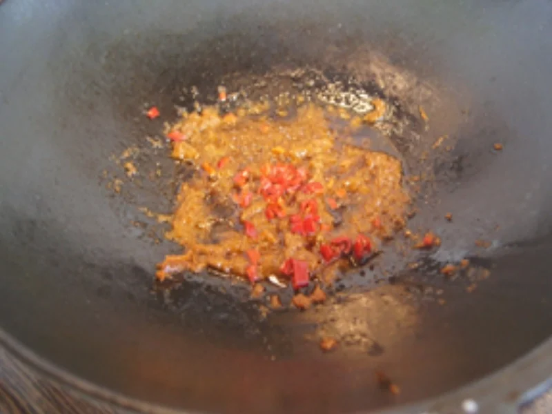 Rezept: Wok-Gericht mit Tom Yum Paste und Basmatireis Bild Nr. 9 Wok-Gericht mit Tom Yum Paste und Basmatireis - Rezept - Bild Nr. 9