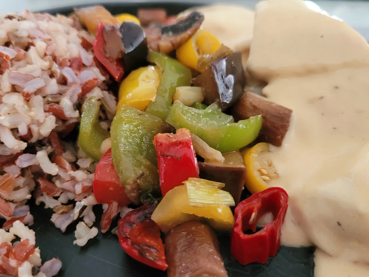 Rezept: Hähnchenbrustfilet Sahnegulasch Bild Nr. 17048 Hähnchenbrustfilet Sahnegulasch - Rezept - Bild Nr. 17048