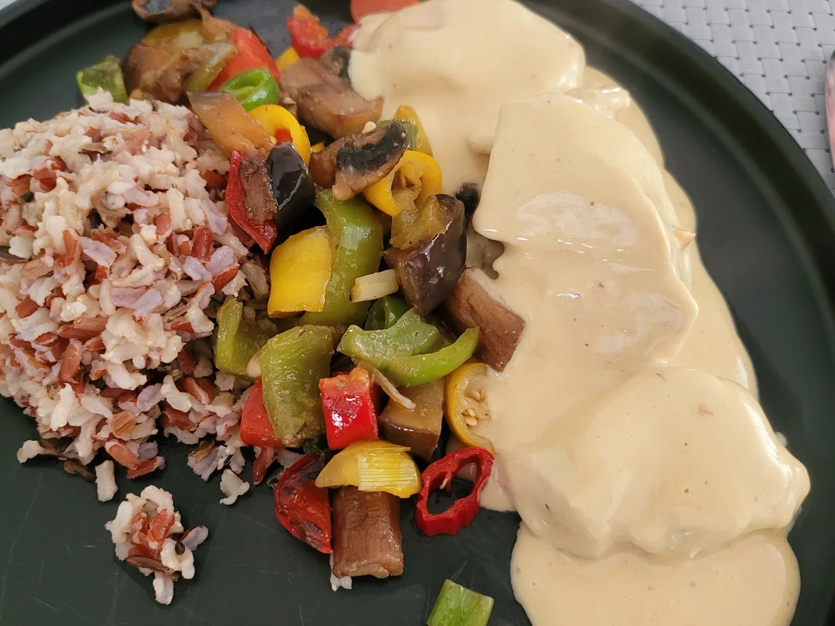 Rezept: Hähnchenbrustfilet Sahnegulasch Bild Nr. 17049 Hähnchenbrustfilet Sahnegulasch - Rezept - Bild Nr. 17049