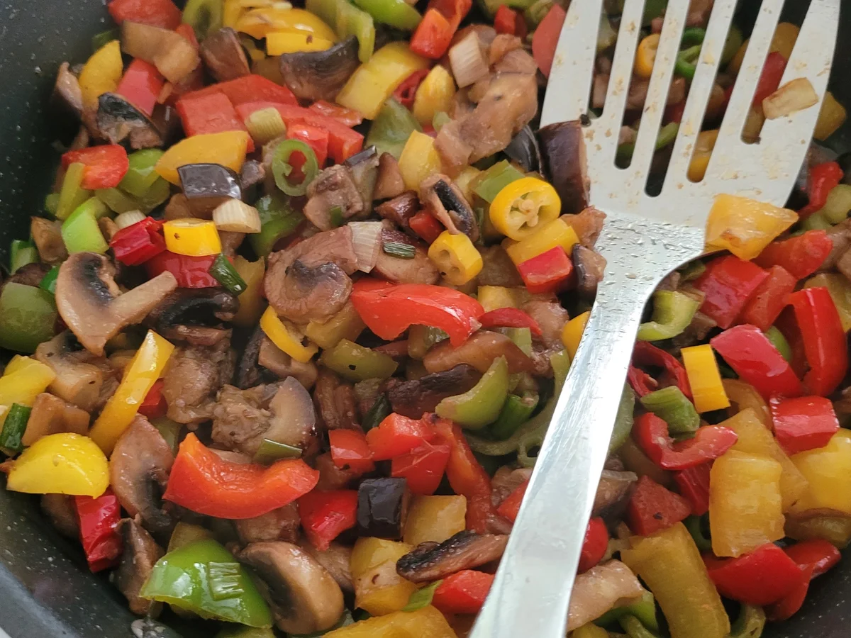 Rezept: Hähnchenbrustfilet Sahnegulasch Bild Nr. 17050 Hähnchenbrustfilet Sahnegulasch - Rezept - Bild Nr. 17050