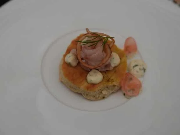 Fischbrötchen mit Remoulade und Radieschen - Rezept - Bild Nr. 2
