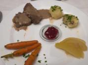 Wildschweinbraten mit Kartoffelklößen und glasierten Möhren - Rezept - Bild Nr. 17046