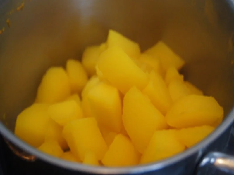 Seelachs Müllerin-Art mit pikanten Rahm-Champignons und Meerrettich-Kartoffelstampf - Rezept - Bild Nr. 7