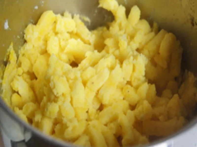 Seelachs Müllerin-Art mit pikanten Rahm-Champignons und Meerrettich-Kartoffelstampf - Rezept - Bild Nr. 9