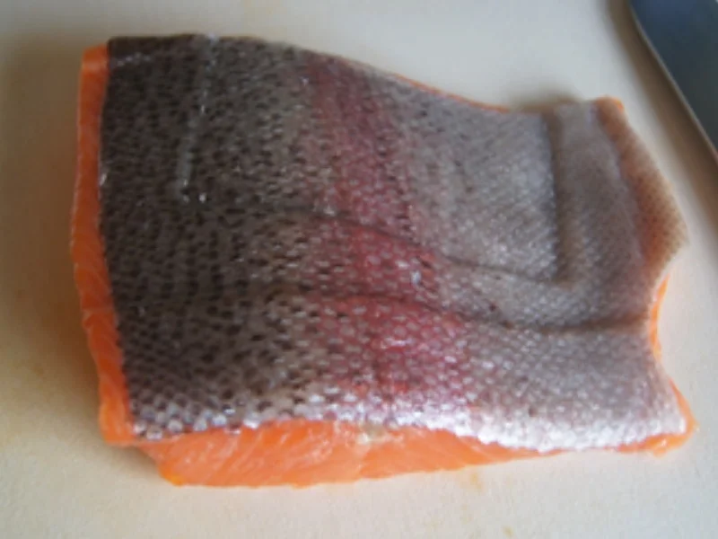 Gebratener Lachs mit Spargelmix, Meerrettich-Dressing und Frühkartoffeln - Rezept - Bild Nr. 5