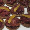 Fingerfood: Pumpernickeltaler mit Zwiebel-Aprikosen-Marmelade - Rezept - Bild Nr. 2