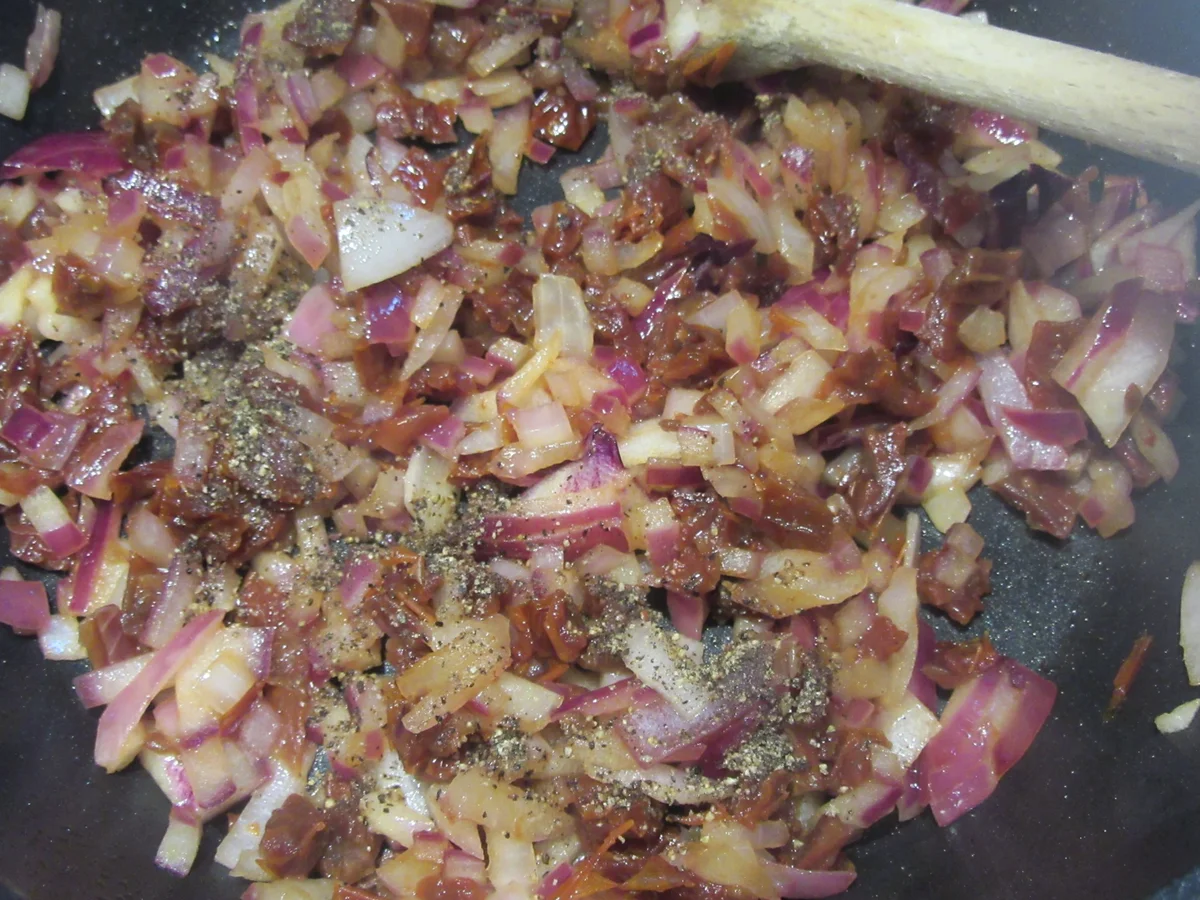 Rezept: Fingerfood: Blätterteigschnecken mit Füllung Bild Nr. 17048 Fingerfood: Blätterteigschnecken mit Füllung - Rezept - Bild Nr. 17048