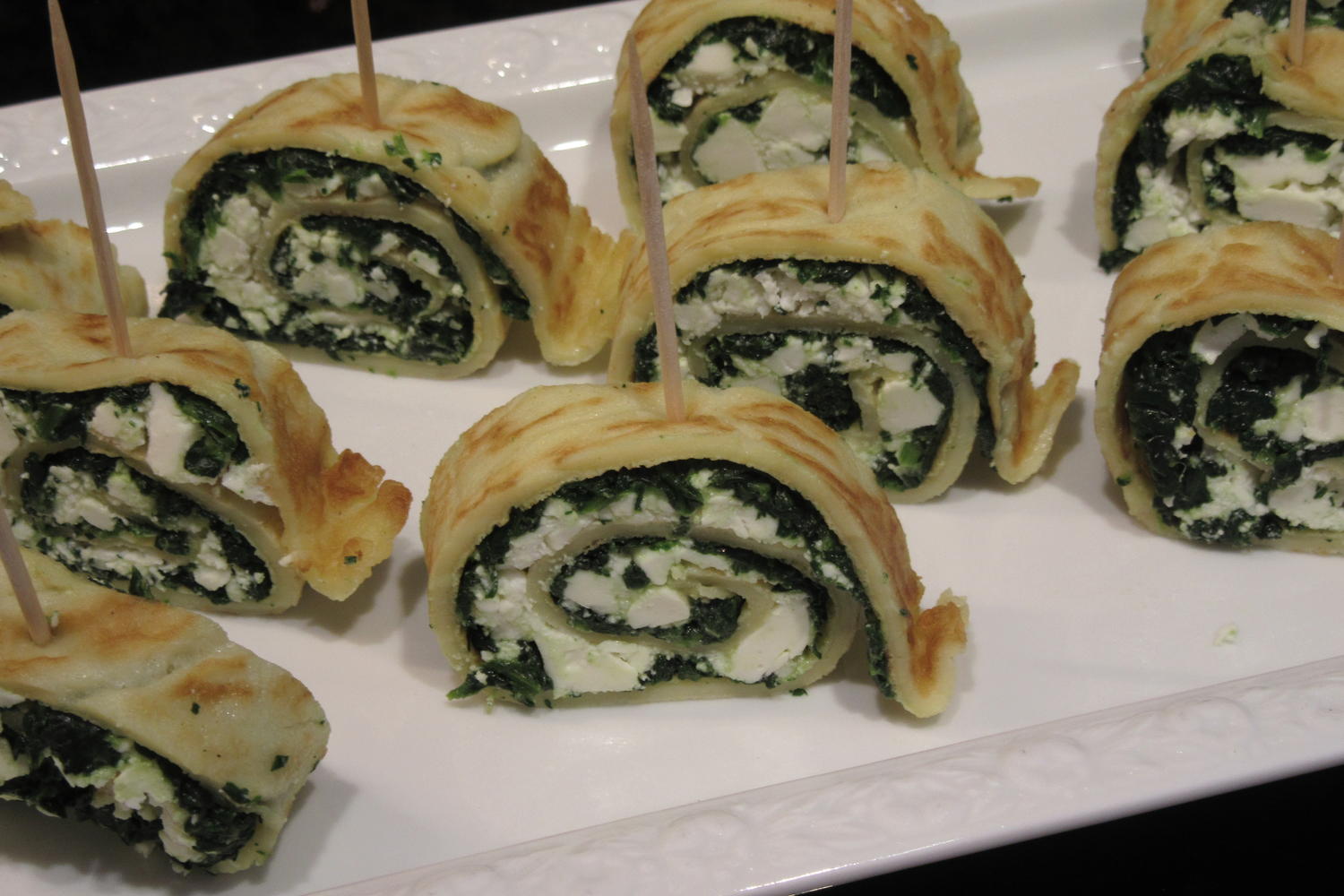 Fingerfood: Pfannkuchen mit Spinat und Schafskäse - Rezept - kochbar.de