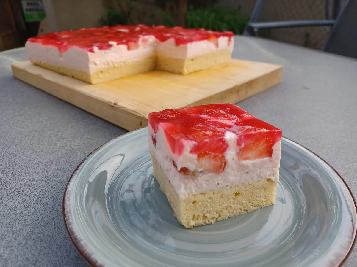 Rezept: Erdbeerschnitte Bild Nr. 2 Erdbeerschnitte - Rezept - Bild Nr. 2