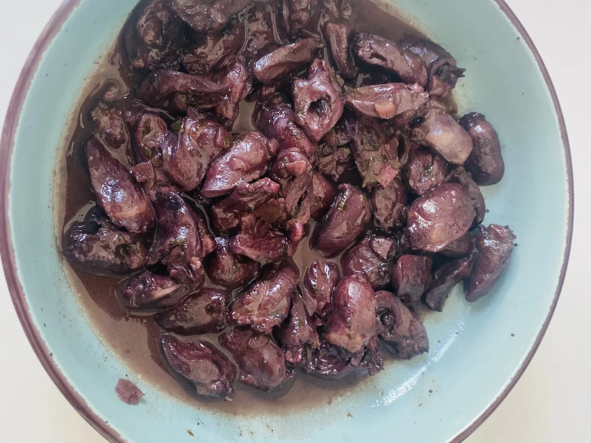 Rezept: Geschmorte Hühnerherzen in Rotweinsauce Bild Nr. 17047 Geschmorte Hühnerherzen in Rotweinsauce - Rezept - Bild Nr. 17047