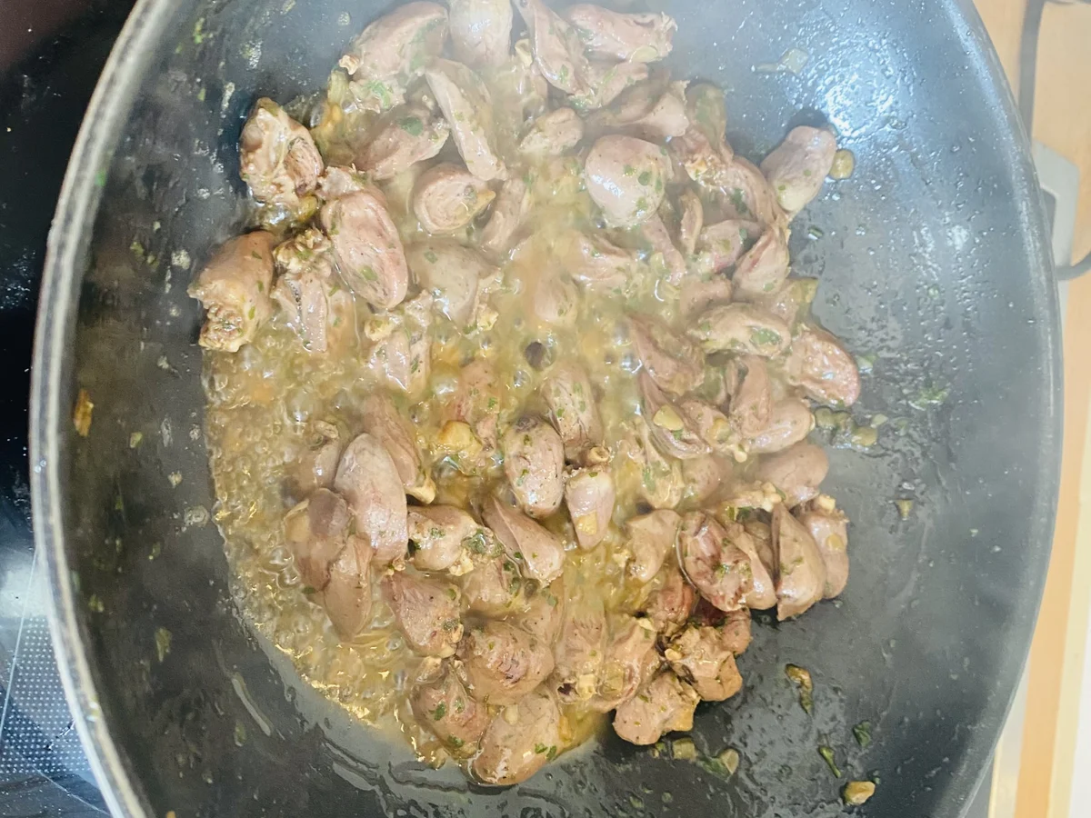 Rezept: Geschmorte Hühnerherzen in Rotweinsauce Bild Nr. 17049 Geschmorte Hühnerherzen in Rotweinsauce - Rezept - Bild Nr. 17049