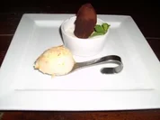 Getrüffelte Nussnougatcreme an Birnensorbet im Mandelmantel - Rezept