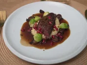 Hirschfilet an Gemüsepüree, dazu Rosenkohl und Granatapfelsauce - Rezept - Bild Nr. 17047