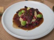 Hirschfilet an Gemüsepüree, dazu Rosenkohl und Granatapfelsauce - Rezept - Bild Nr. 17047